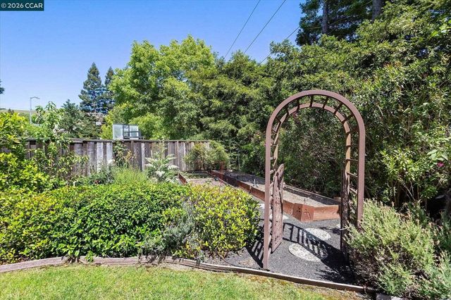 651 Derbyshire Pl, Danville, CA 94526