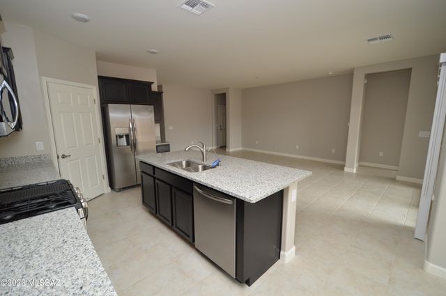 12175 E Metz Drive, Vail, AZ 85641
