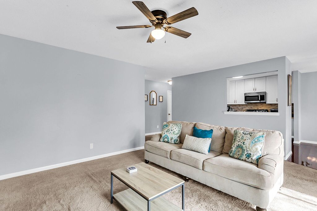 Image 10 of property listing at 91 Ashley Hall Plantation 4, Charleston, SC 29407