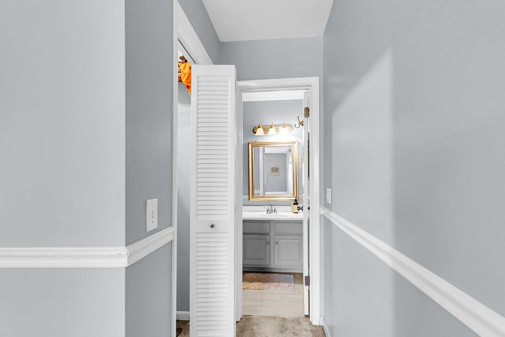 Image 12 of property listing at 91 Ashley Hall Plantation 4, Charleston, SC 29407