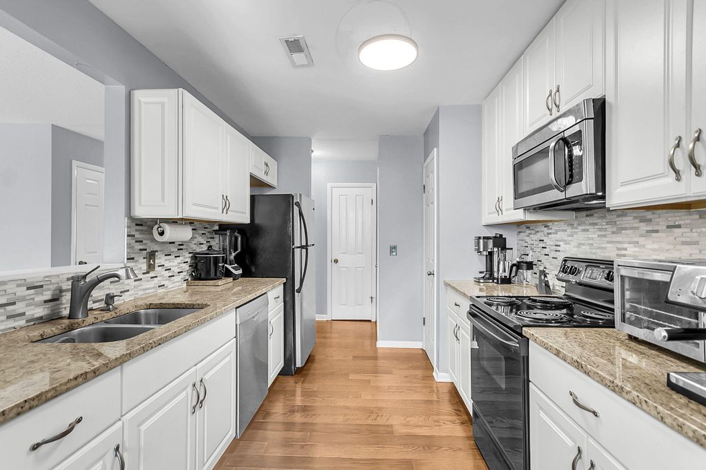 Image 5 of property listing at 91 Ashley Hall Plantation 4, Charleston, SC 29407