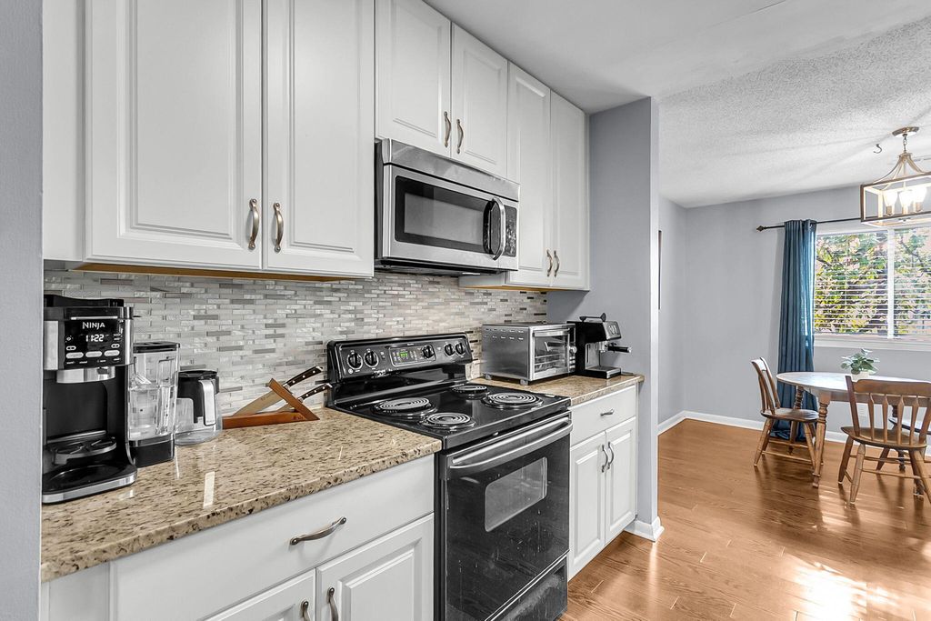 Image 6 of property listing at 91 Ashley Hall Plantation 4, Charleston, SC 29407