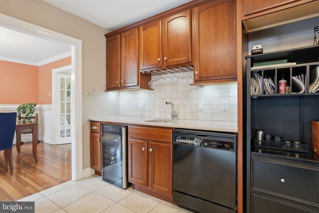2 BUCKINGHAM DR, Downingtown, PA 19335