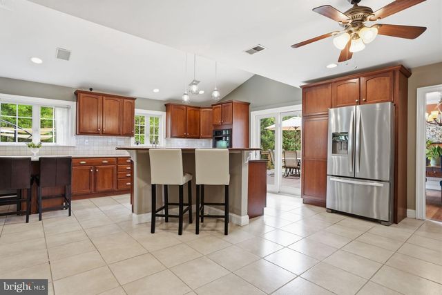 2 BUCKINGHAM DR, Downingtown, PA 19335
