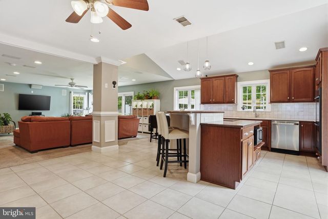 2 BUCKINGHAM DR, Downingtown, PA 19335