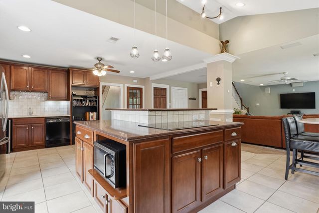 2 BUCKINGHAM DR, Downingtown, PA 19335