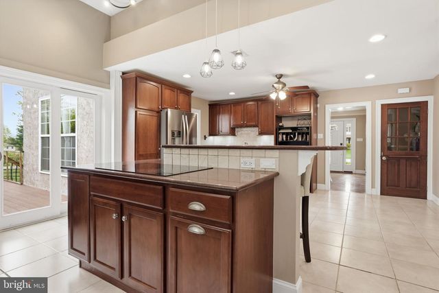2 BUCKINGHAM DR, Downingtown, PA 19335