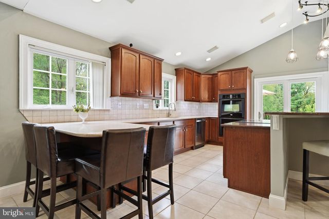 2 BUCKINGHAM DR, Downingtown, PA 19335