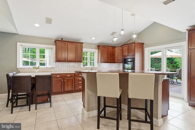 2 BUCKINGHAM DR, Downingtown, PA 19335