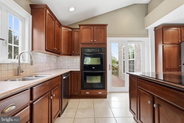 2 BUCKINGHAM DR, Downingtown, PA 19335