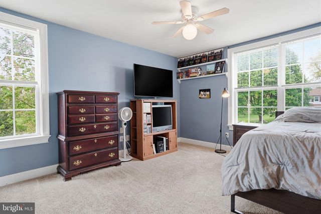 2 BUCKINGHAM DR, Downingtown, PA 19335