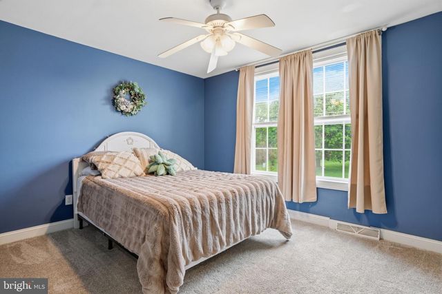 2 BUCKINGHAM DR, Downingtown, PA 19335
