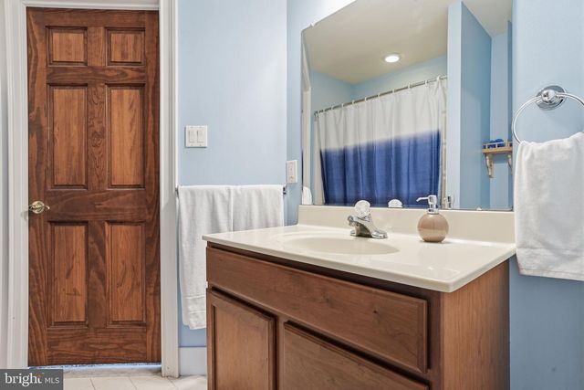 2 BUCKINGHAM DR, Downingtown, PA 19335