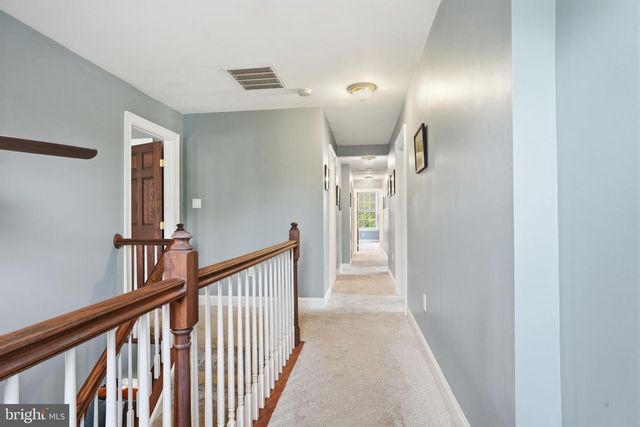 2 BUCKINGHAM DR, Downingtown, PA 19335