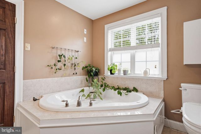 2 BUCKINGHAM DR, Downingtown, PA 19335