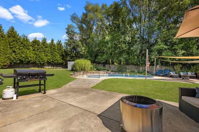 2 BUCKINGHAM DR, Downingtown, PA 19335