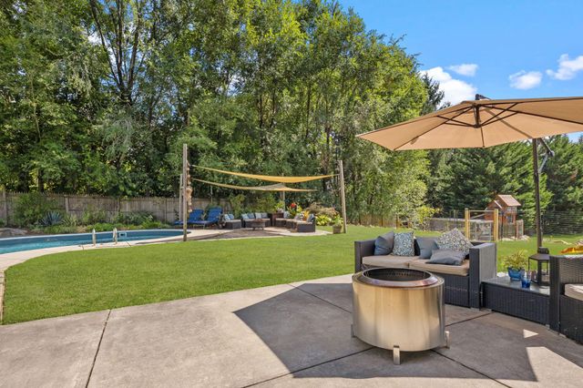 2 BUCKINGHAM DR, Downingtown, PA 19335