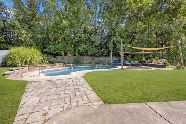 2 BUCKINGHAM DR, Downingtown, PA 19335