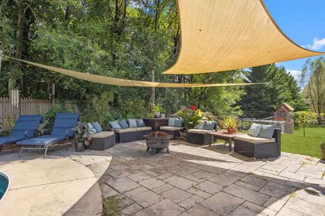 2 BUCKINGHAM DR, Downingtown, PA 19335