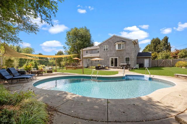 2 BUCKINGHAM DR, Downingtown, PA 19335