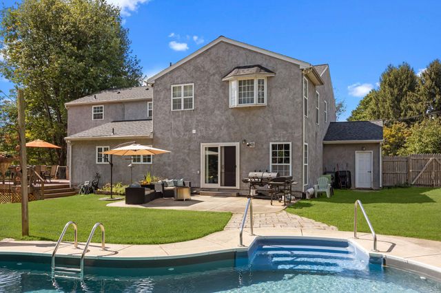 2 BUCKINGHAM DR, Downingtown, PA 19335