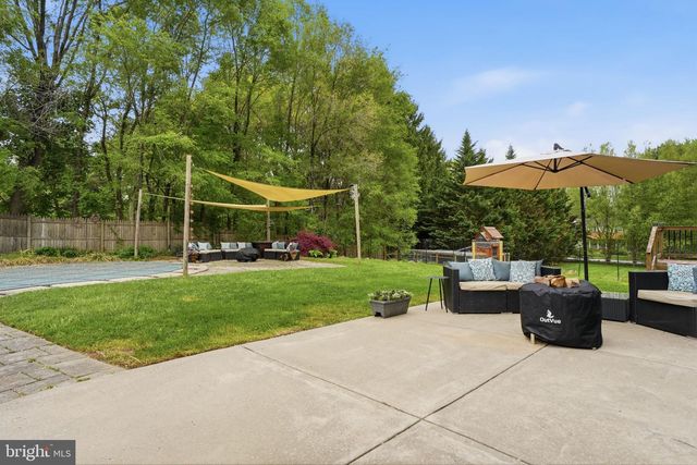 2 BUCKINGHAM DR, Downingtown, PA 19335