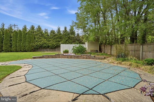 2 BUCKINGHAM DR, Downingtown, PA 19335