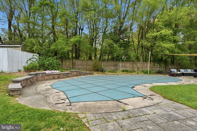 2 BUCKINGHAM DR, Downingtown, PA 19335