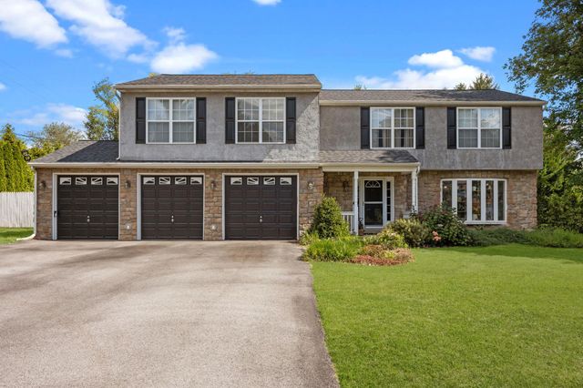 2 BUCKINGHAM DR, Downingtown, PA 19335