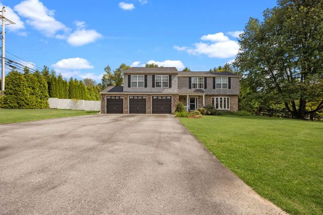 2 BUCKINGHAM DR, Downingtown, PA 19335