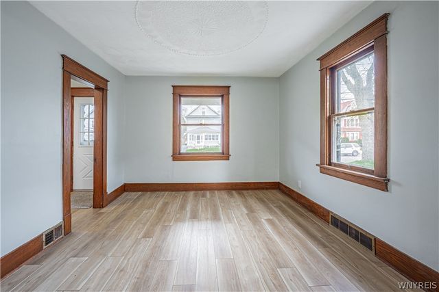 216 74th Street, Niagara Falls, NY 14304