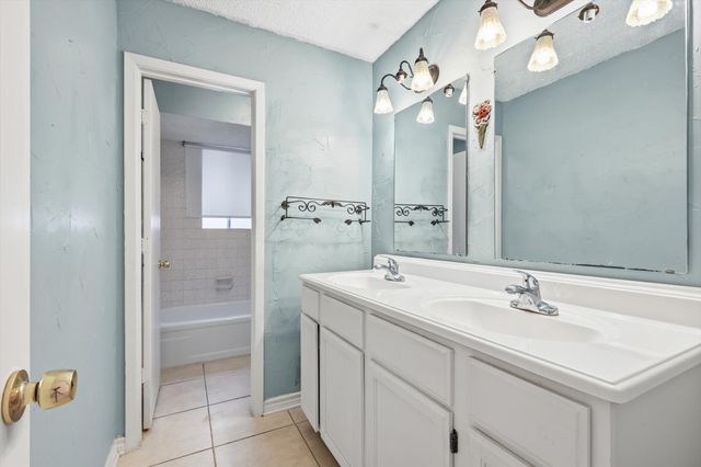 1410 Mohawk Drive, Arlington, TX 76012