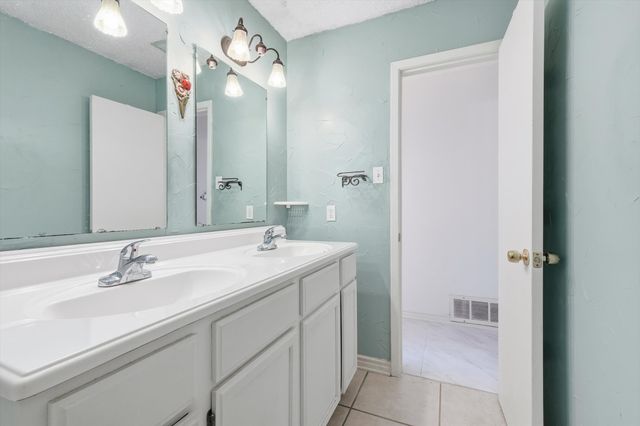 1410 Mohawk Drive, Arlington, TX 76012