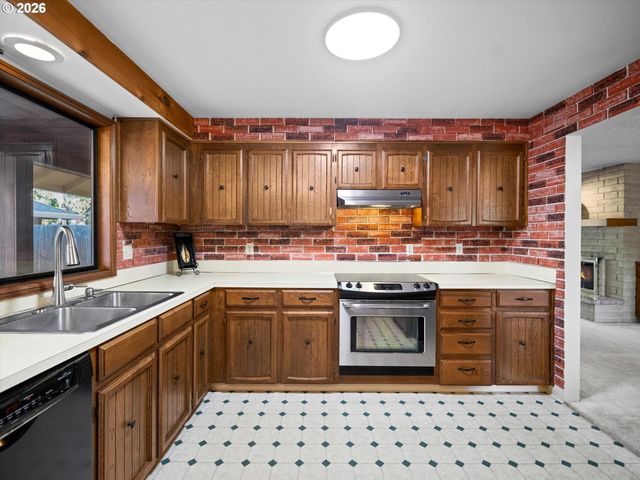 19330 Sw CLARION Ct, Beaverton, OR 97003