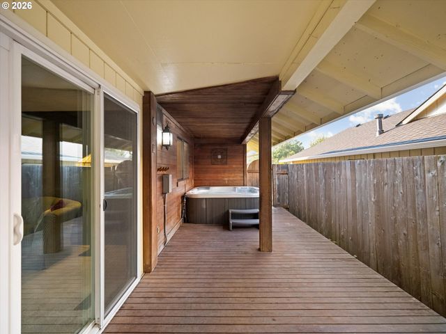 19330 Sw CLARION Ct, Beaverton, OR 97003