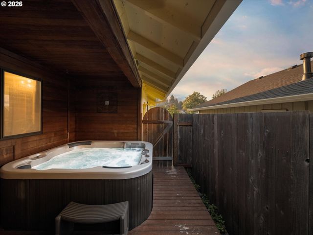 19330 Sw CLARION Ct, Beaverton, OR 97003