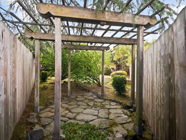 19330 Sw CLARION Ct, Beaverton, OR 97003