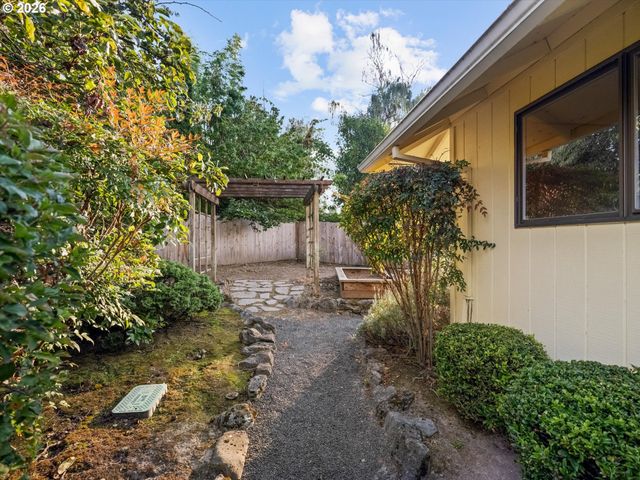 19330 Sw CLARION Ct, Beaverton, OR 97003