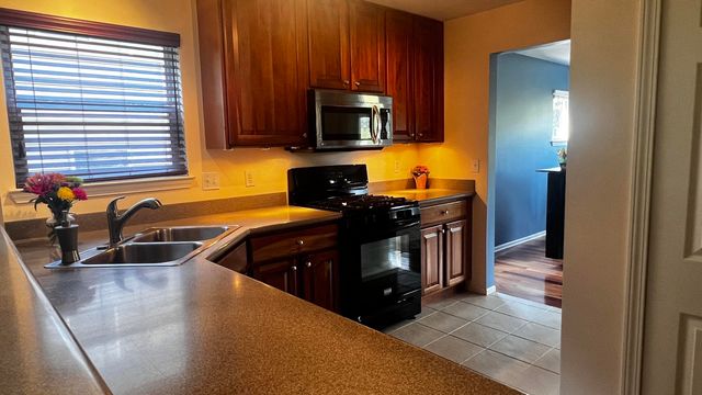 217 Old Creek Drive, Saline, MI 48176