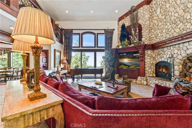 293 Fairway, Lake Arrowhead, CA 92352