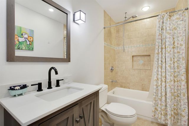248 Wimbledon Lake Dr 248, Plantation, FL 33324