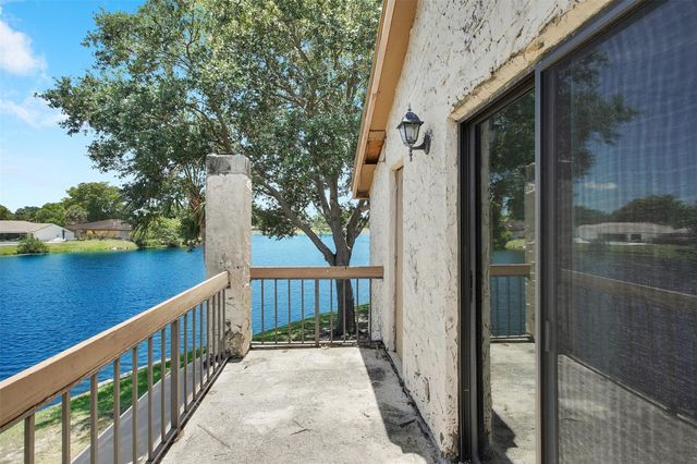248 Wimbledon Lake Dr 248, Plantation, FL 33324