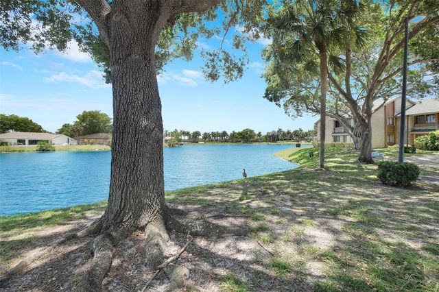 248 Wimbledon Lake Dr 248, Plantation, FL 33324