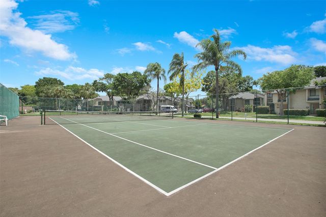 248 Wimbledon Lake Dr 248, Plantation, FL 33324