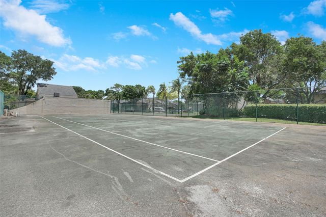 248 Wimbledon Lake Dr 248, Plantation, FL 33324