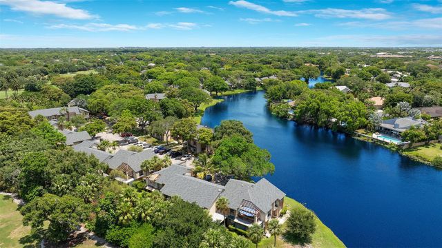 248 Wimbledon Lake Dr 248, Plantation, FL 33324