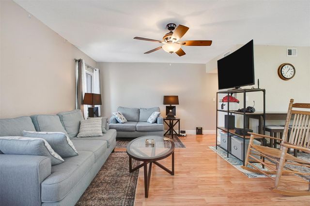 248 Wimbledon Lake Dr 248, Plantation, FL 33324