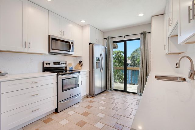 248 Wimbledon Lake Dr 248, Plantation, FL 33324