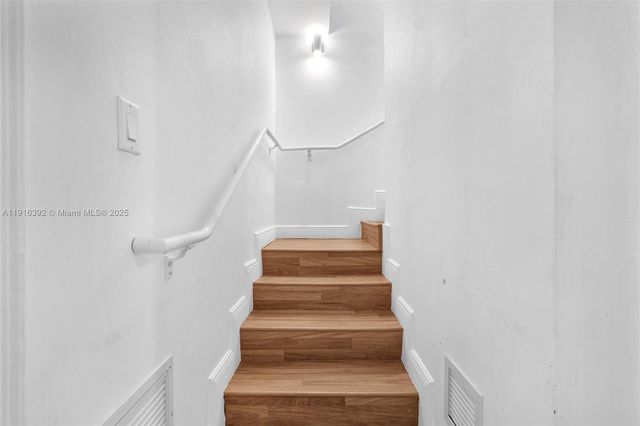 1162 98th St 4, Bay Harbor Islands, FL 33154