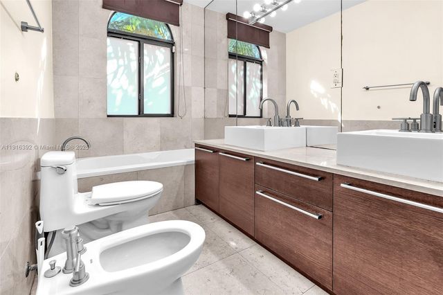 1162 98th St 4, Bay Harbor Islands, FL 33154